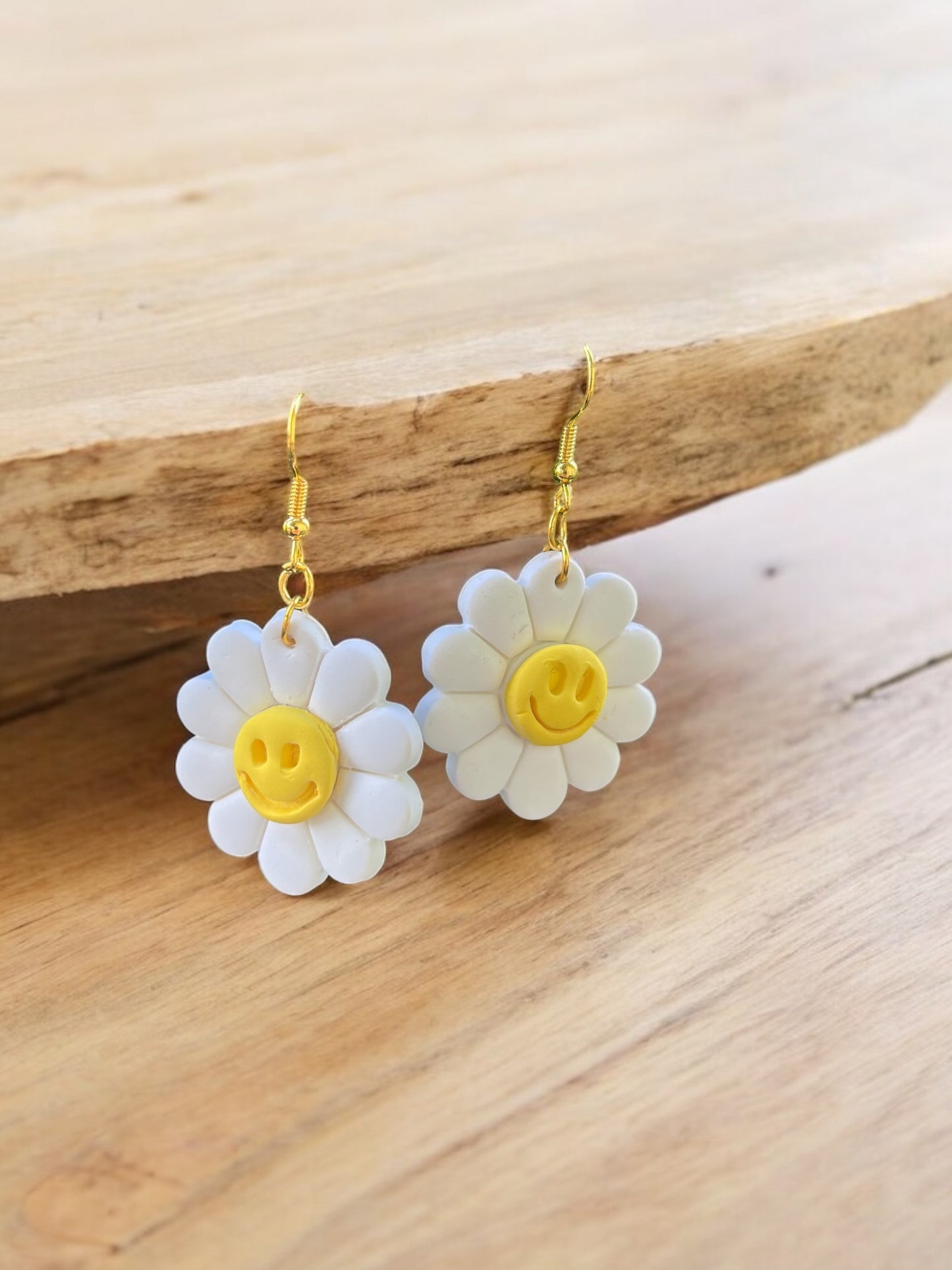 White daisy earrings