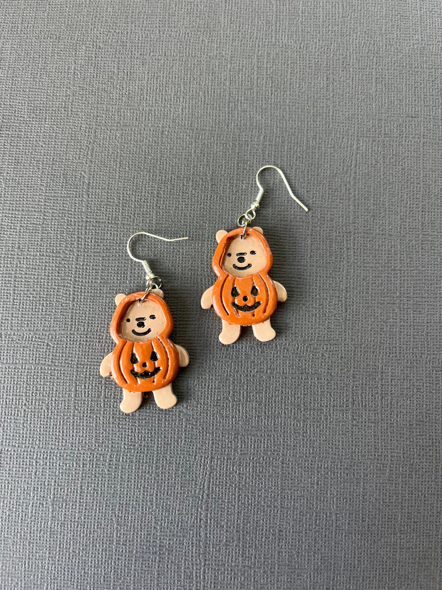 🎃 Pooh Bear Pumpkin Polymer Clay Earrings